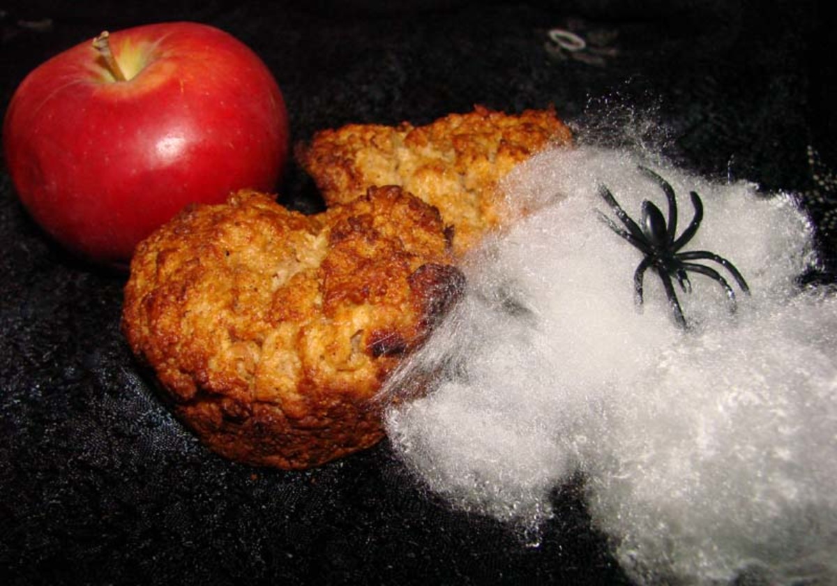 Applesauce-Graham Muffins