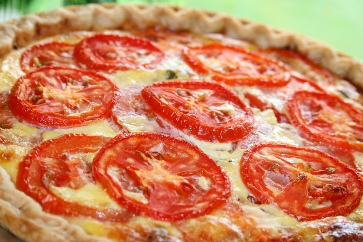 Image of A tomato and onion quiche