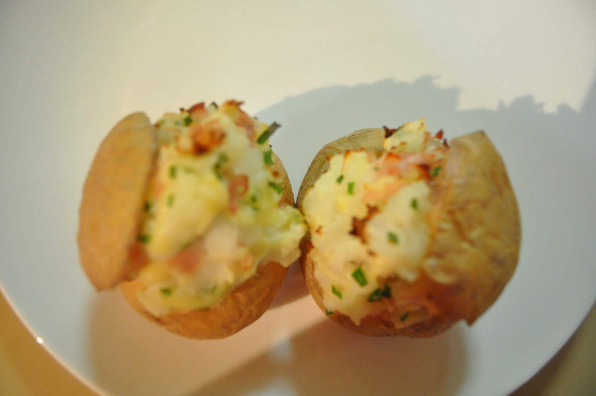 Cheesy Baked Beans in Baked Potatoes_image