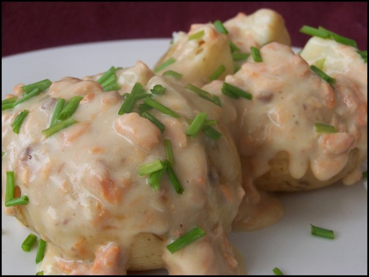 Jacket Potatoes With Cheesy Salmon Sauce Aust Ww 2.5 Pts