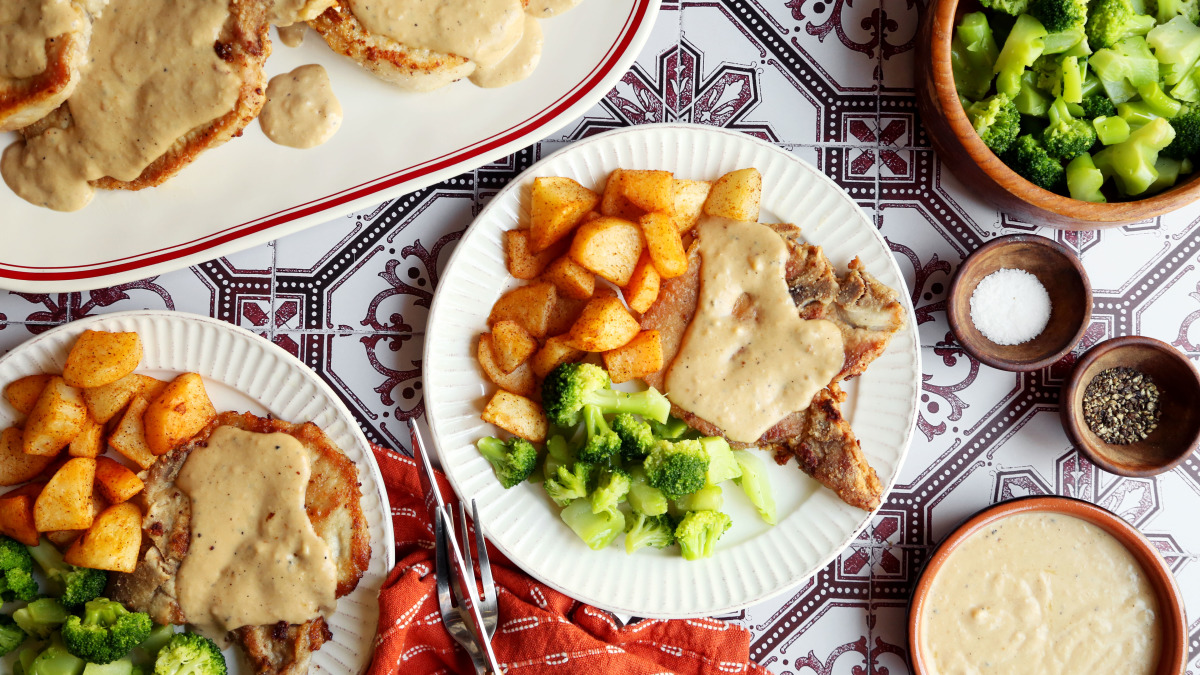Country Fried Pork Chops With Cream Gravy