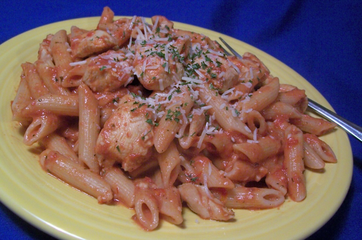 Penne with Chicken & Tomato Sauce image