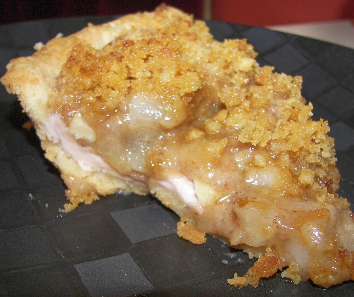 Apple-Pear Crumble Pie