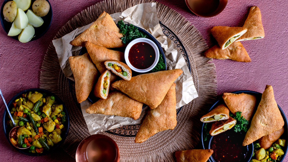 Easy Crescent Samosa (Indian Style Sandwiches) Recipe 