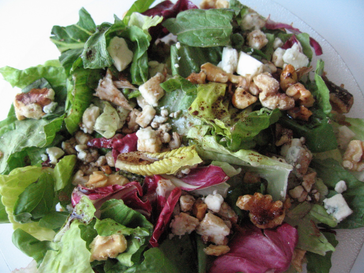 Sammy's Grilled Chicken Salad With Balsamic Dressing_image