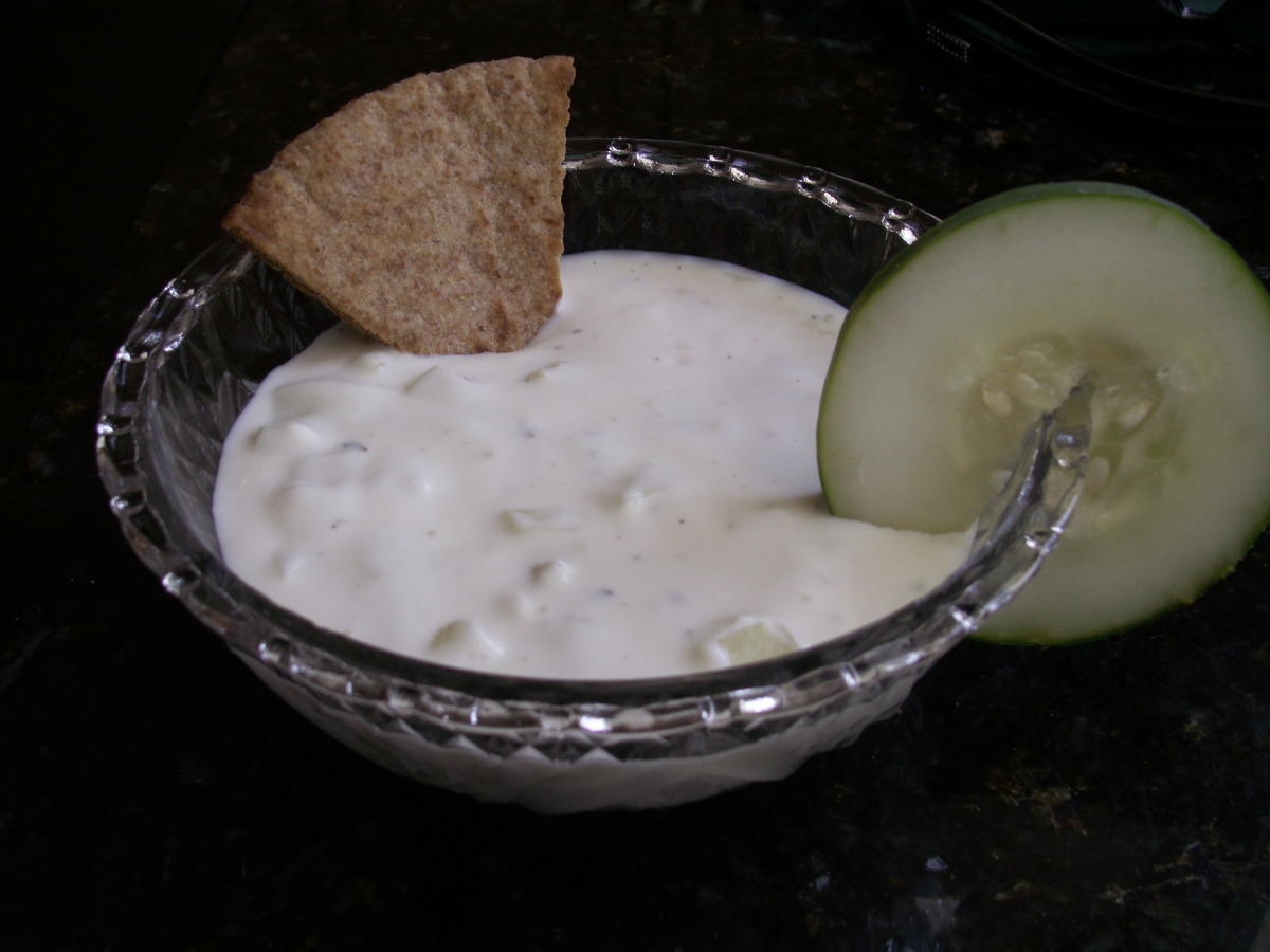 Cucumber Yogurt Dip With Greek Pita Chips image