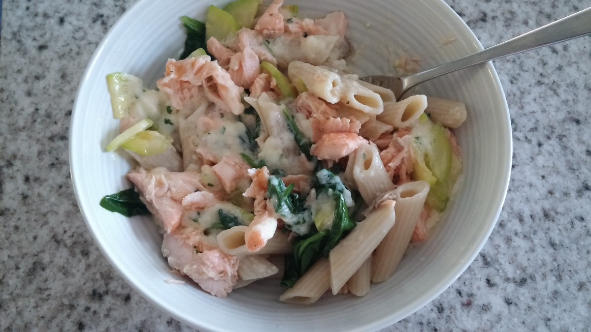 Salmon With Penne Pasta Alfredo_image