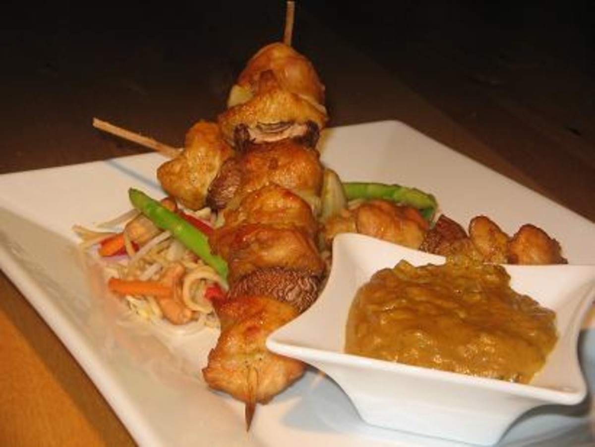 Marinated Chicken Kebabs With a Peanut Satay Sauce_image
