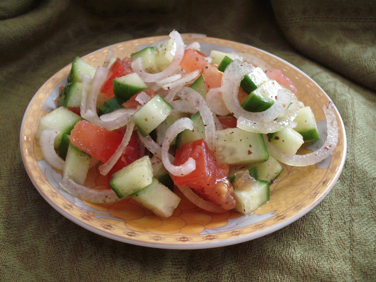 Iraqi 'summag' Salad - Sumac Salad._image