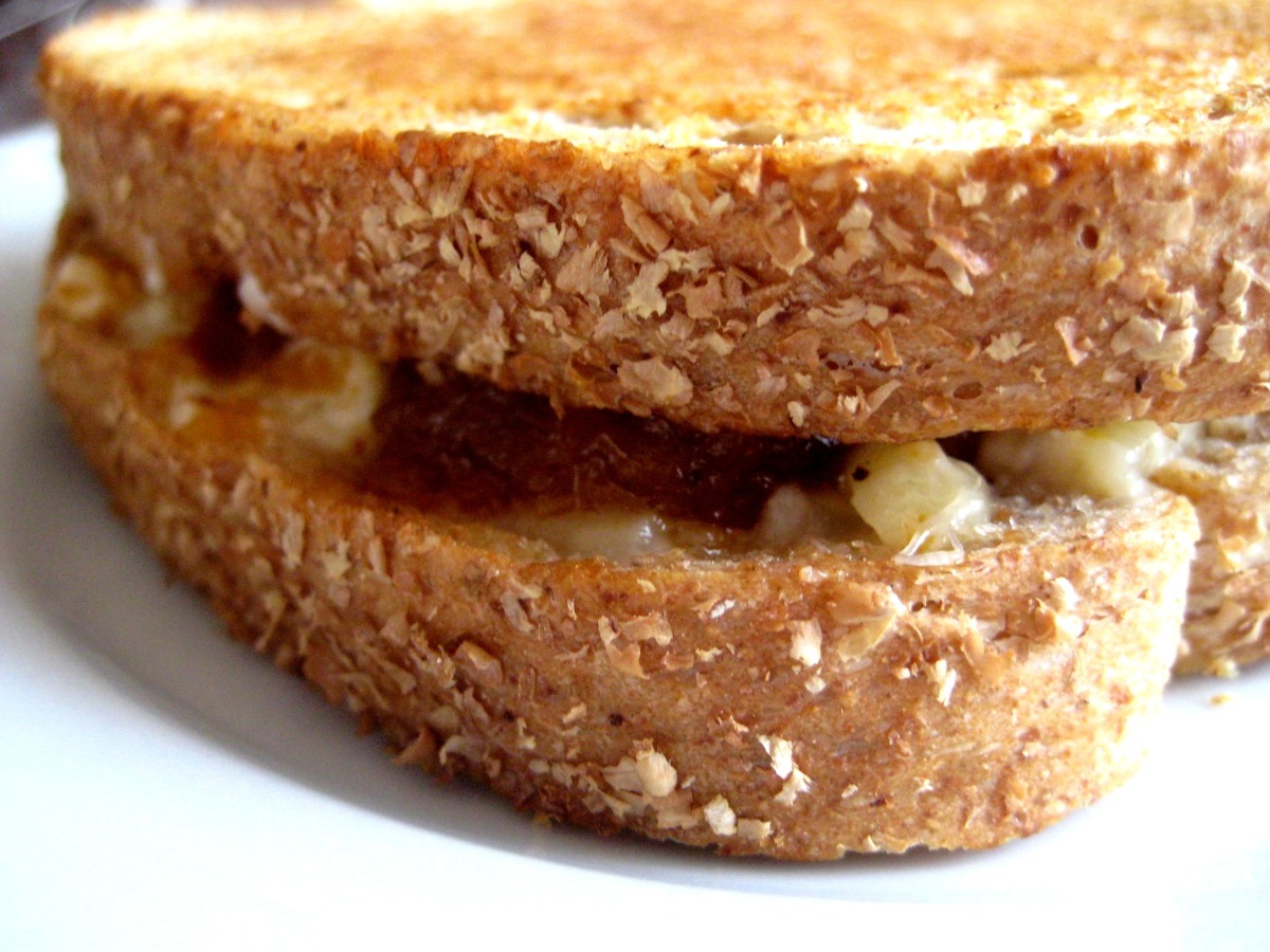 Cheddar Cheese and Chutney Toasted Doorstep Sandwich!_image