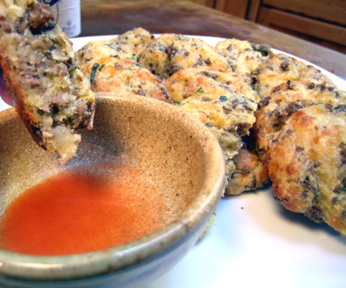 Cheese and Squeeze [ Cheddar and Beef ] Biscuit Balls