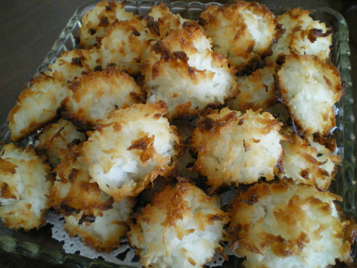 Coconut-Apricot Macaroons