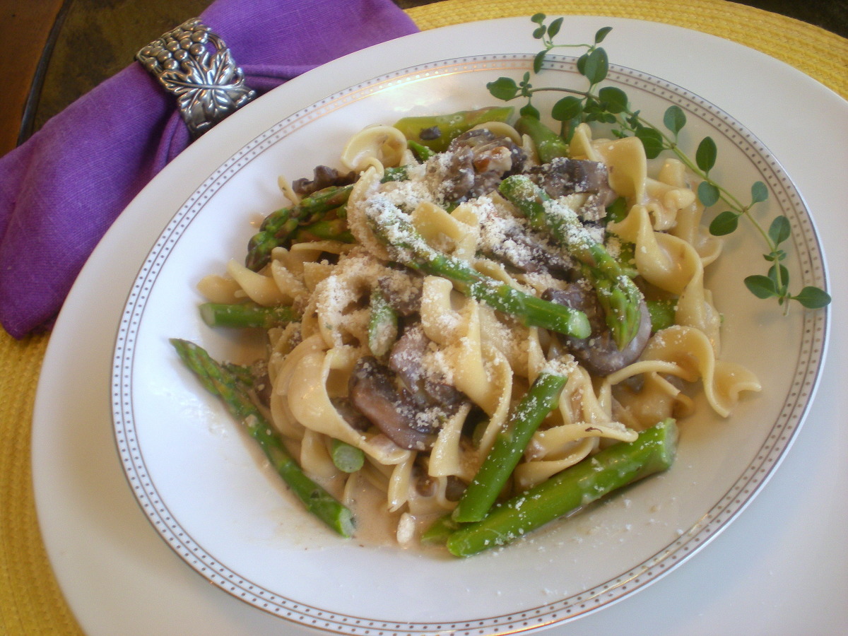 Paparadelle With Mushrooms, Asparagus and Pignoli