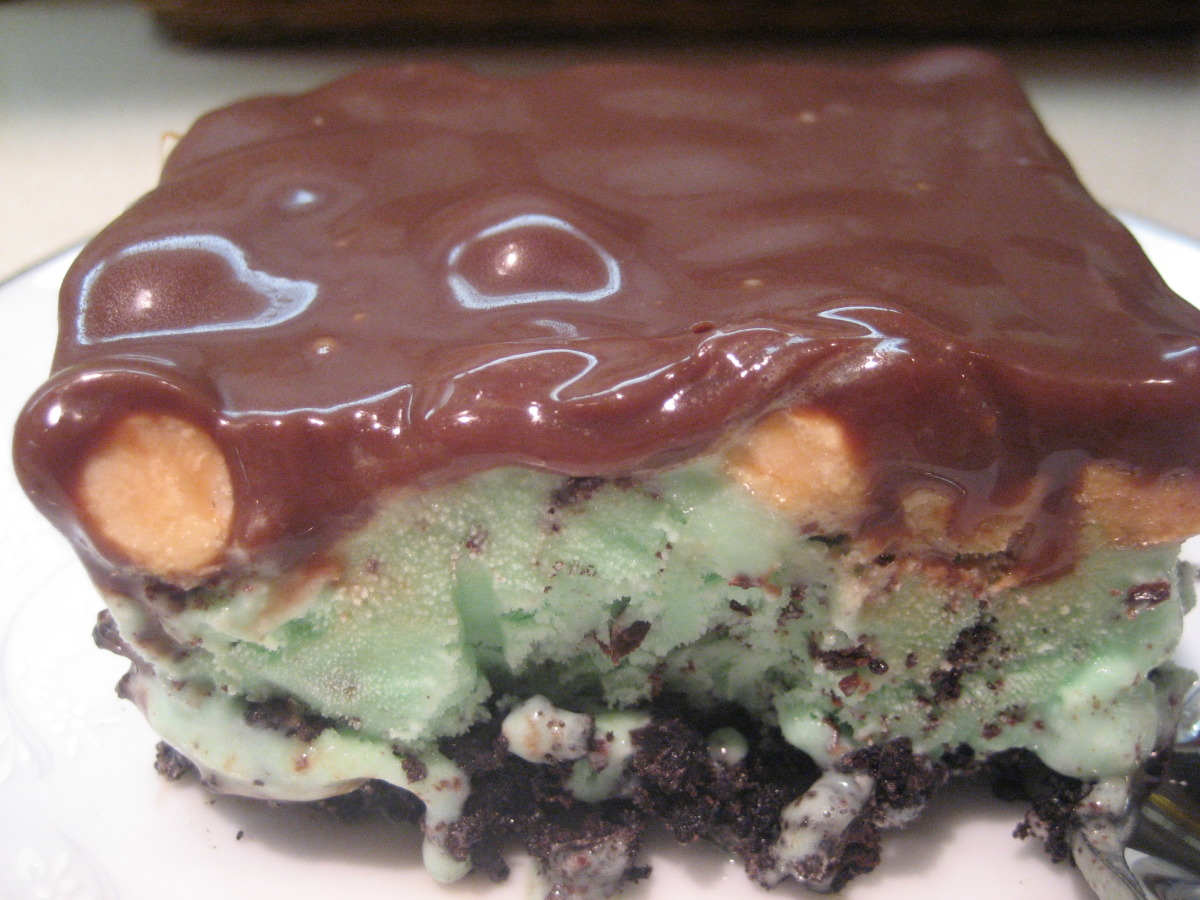 Frozen Fudge Fun Day Sundae
