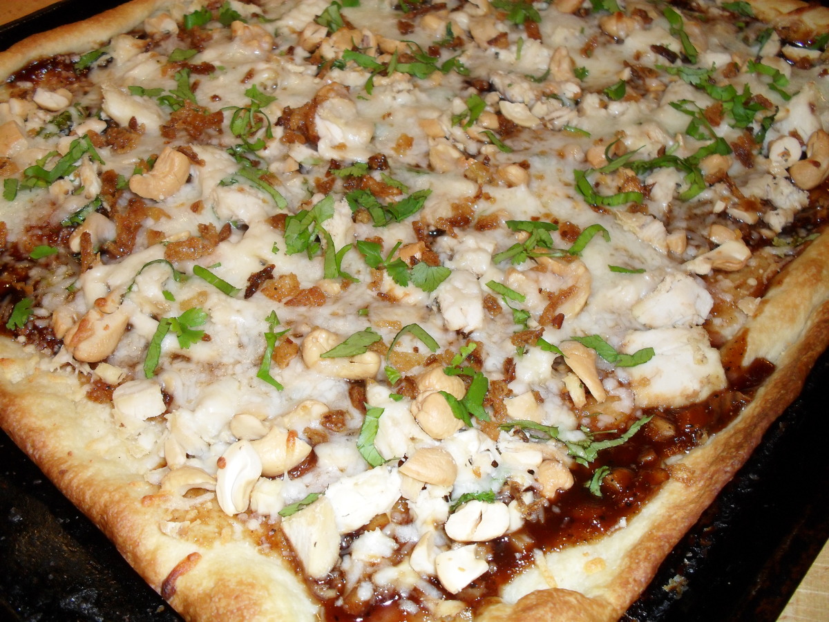 Barbecue Cashew-Chicken Pizza With French-Fried Onions_image