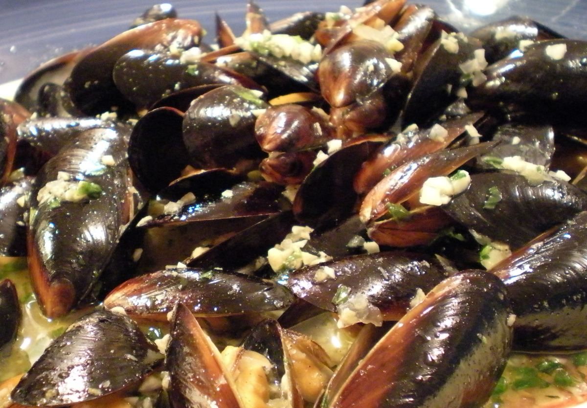 Mussels in White Wine Sauce image