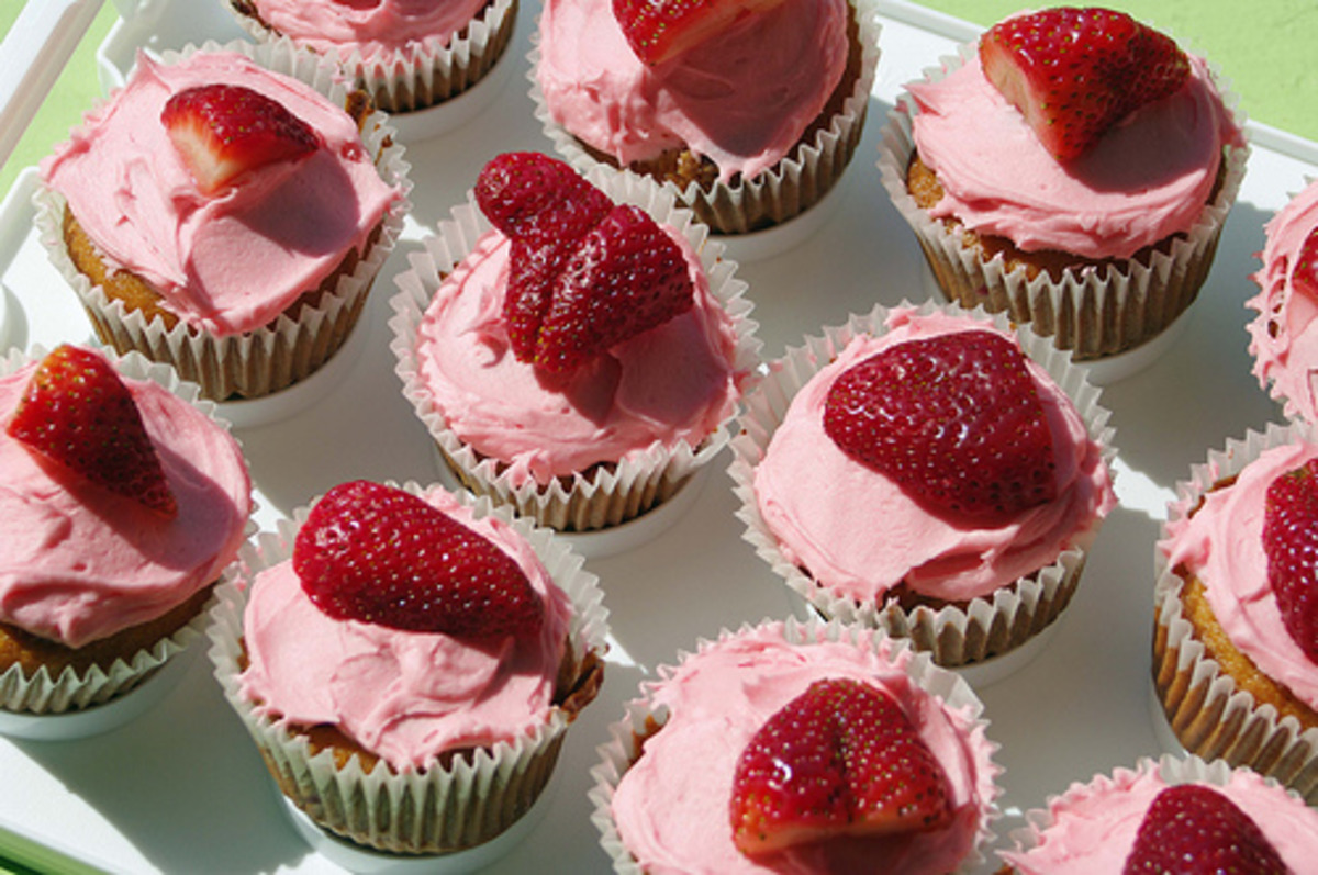 Delicious Strawberry Cupcakes & Strawberry Frosting
