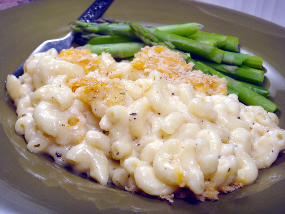 Herbed Macaroni and Cheese image