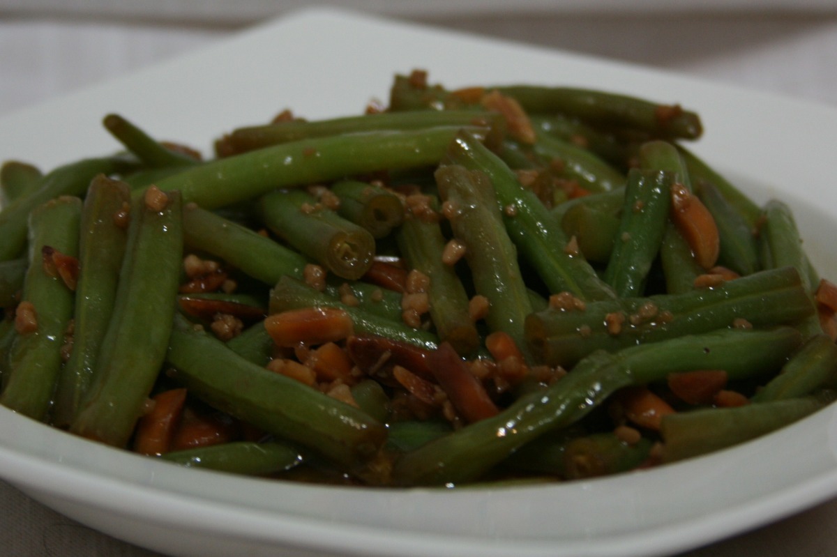 Green Beans With Garlic Butter and Almonds image