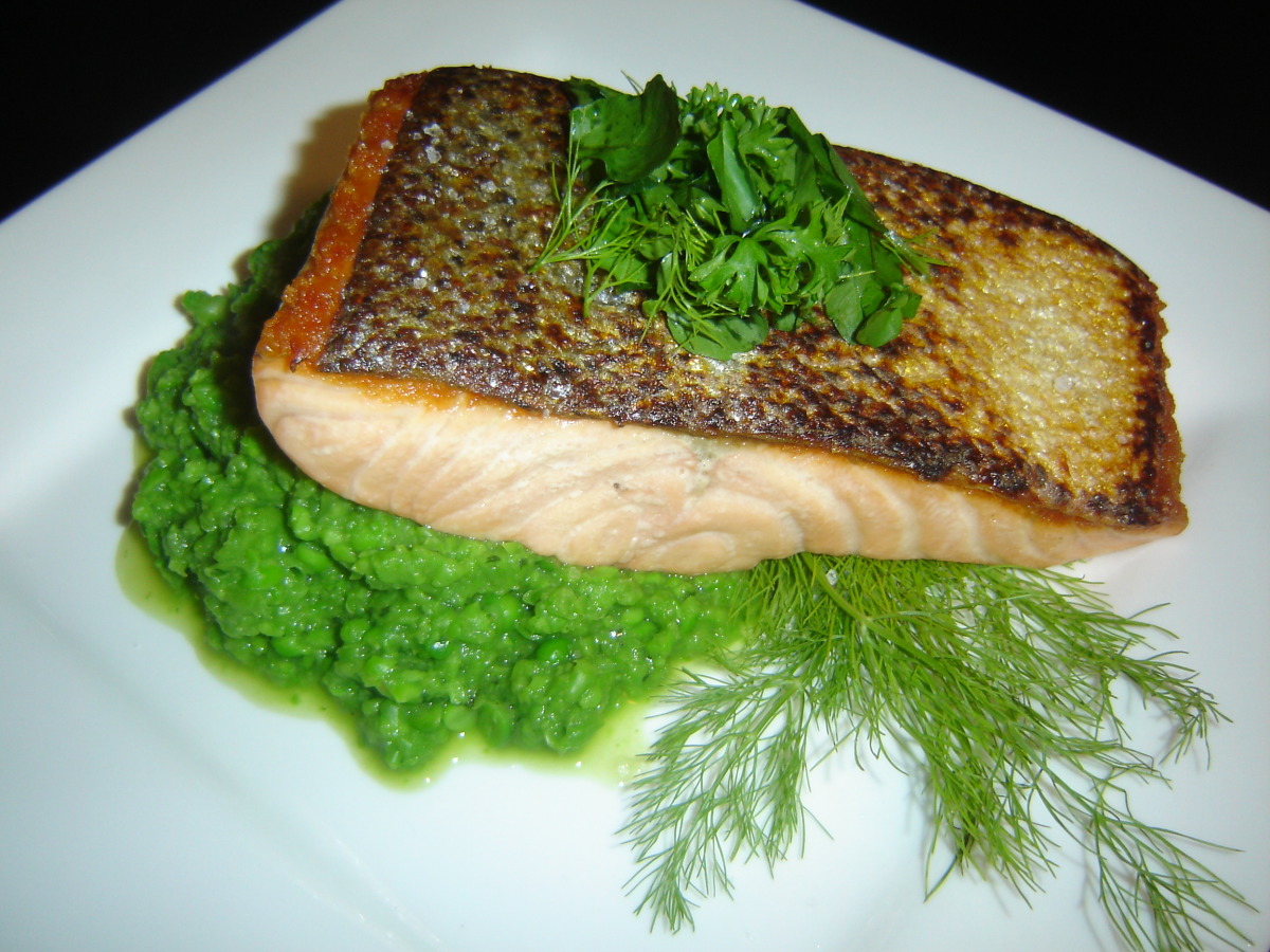 Seared Salmon on Herbed Mashed Peas_image