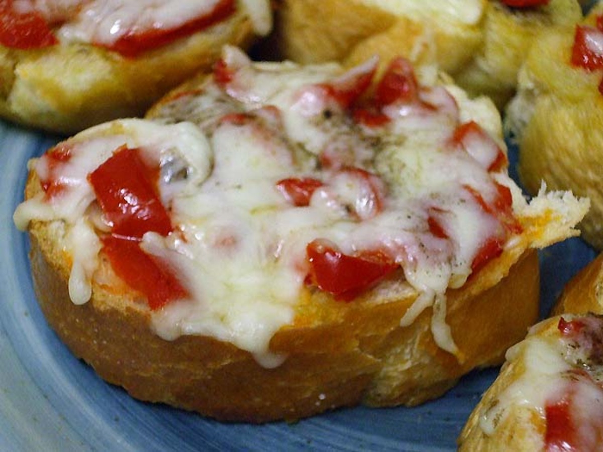 Mozzarella and Roasted Red Pepper Toasts image