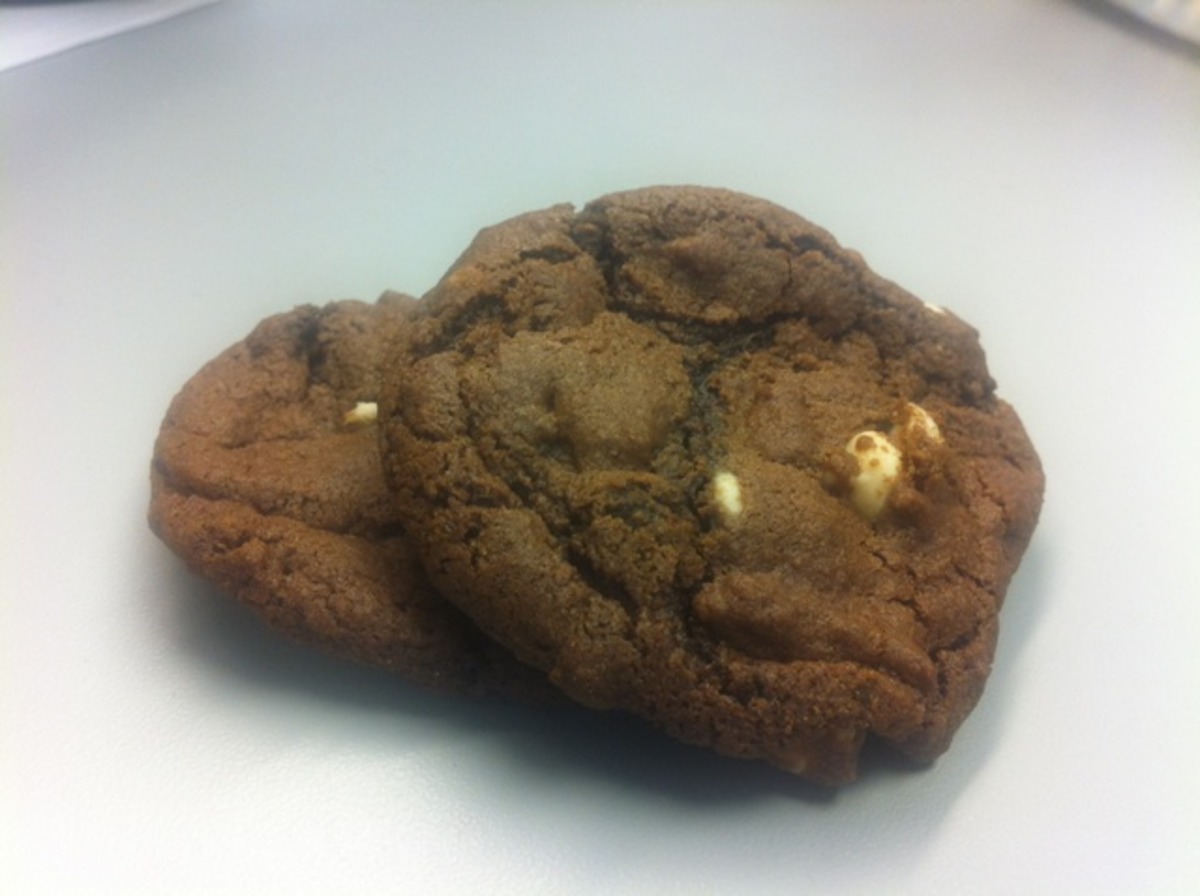 Cookies n' Créme made with Hershey's® White Chips - 3oz Cookies