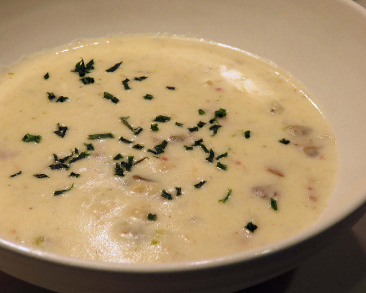 Easy Creamy New England Clam Chowder - Cooking With Carlee