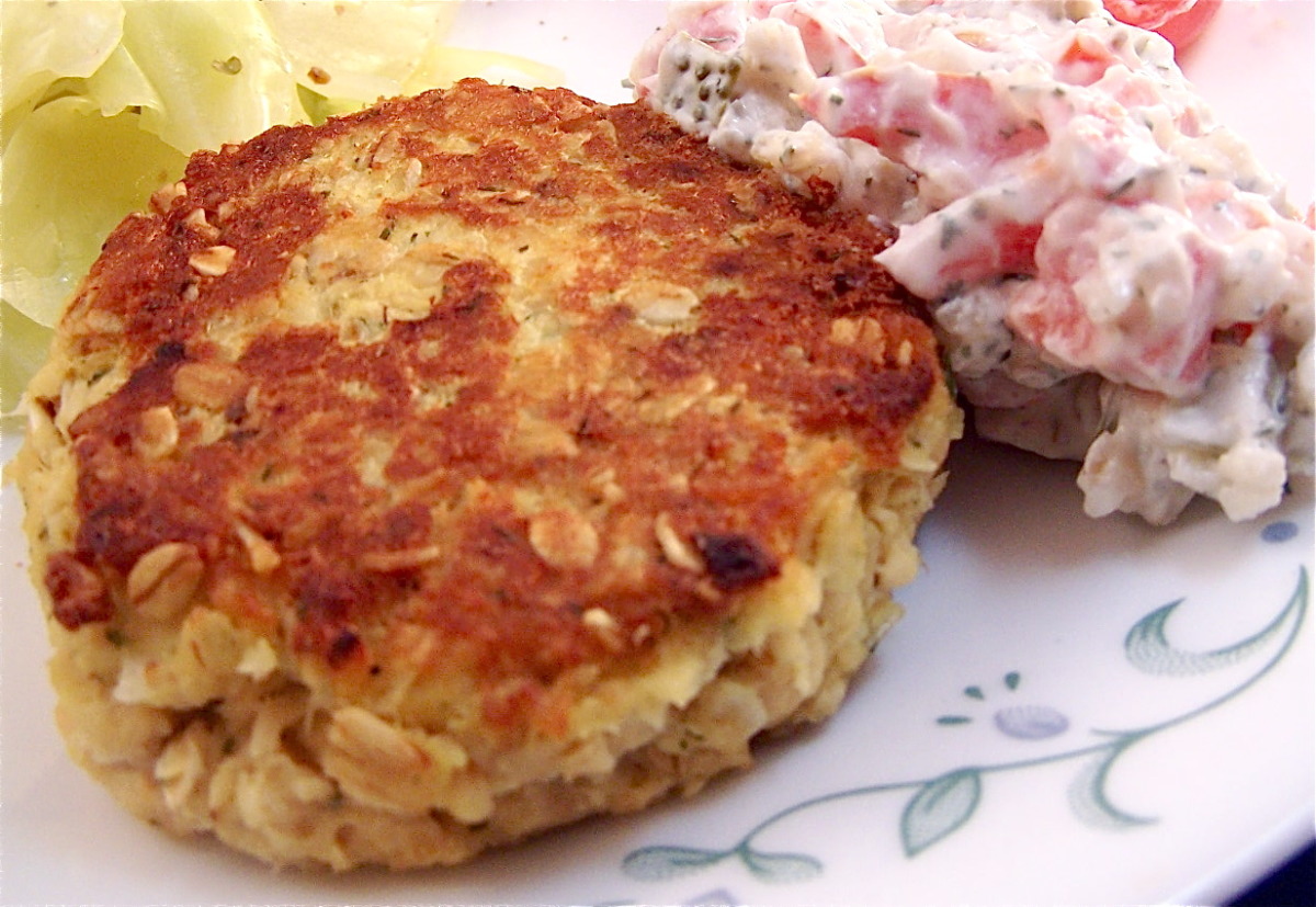 Dilled Salmon Cakes image