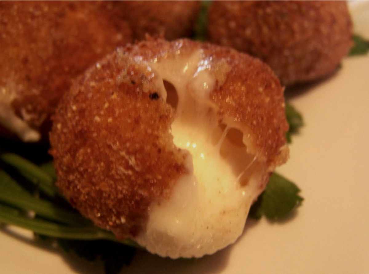 Fried Bocconcini With Spicy Tomato Sauce_image