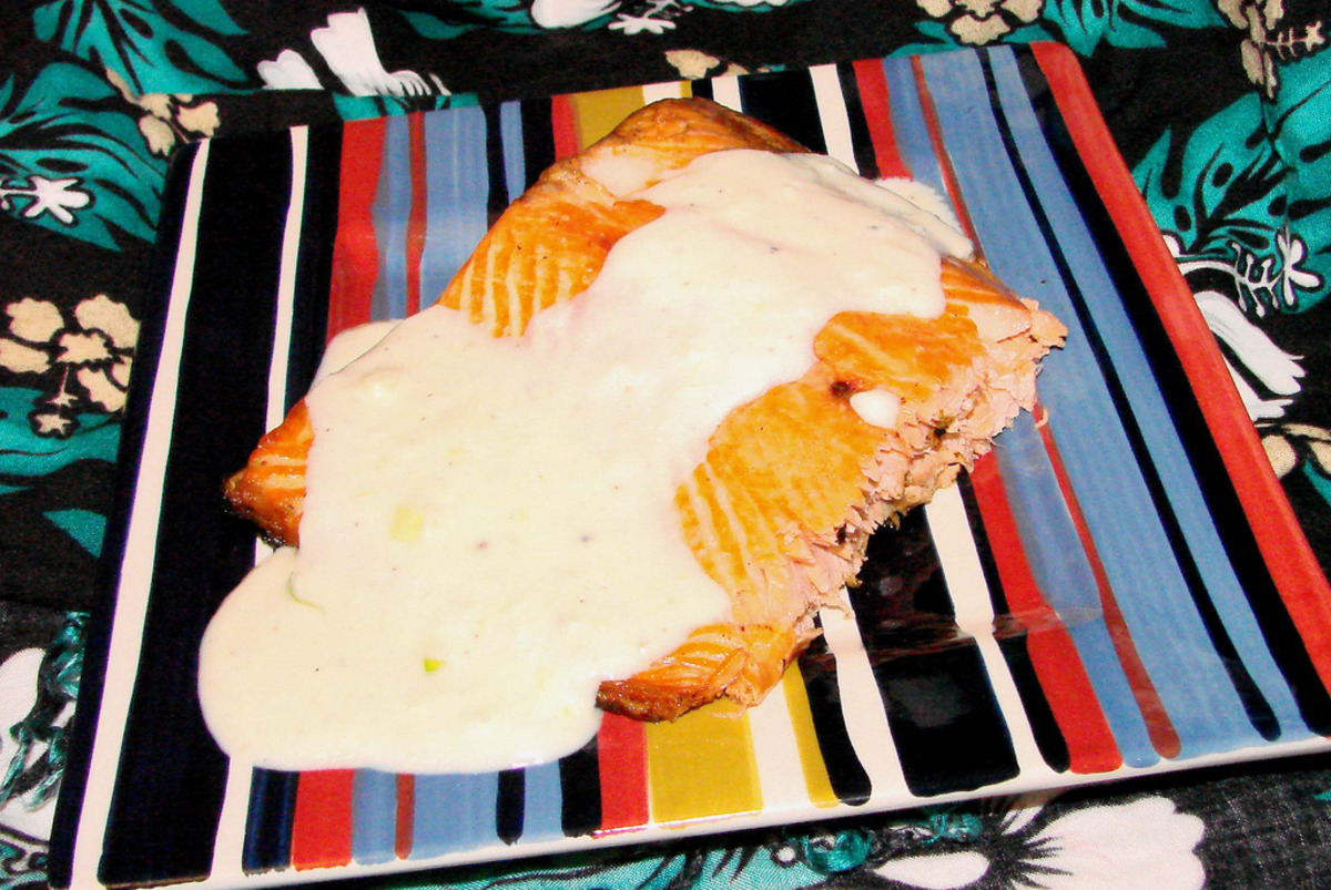 Salmon With Crab Sauce_image