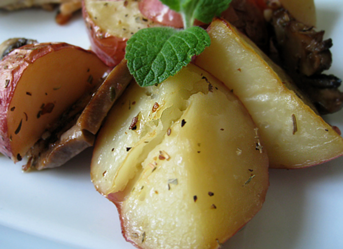 Greek Lemon-Roasted Potatoes