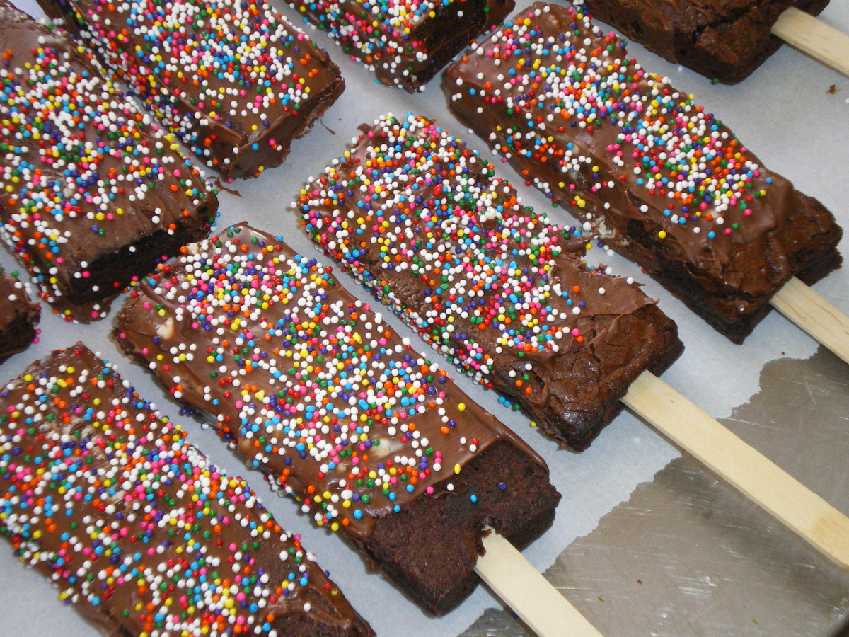 Keto Brownie Cake Pops – Kiss My Keto Blog