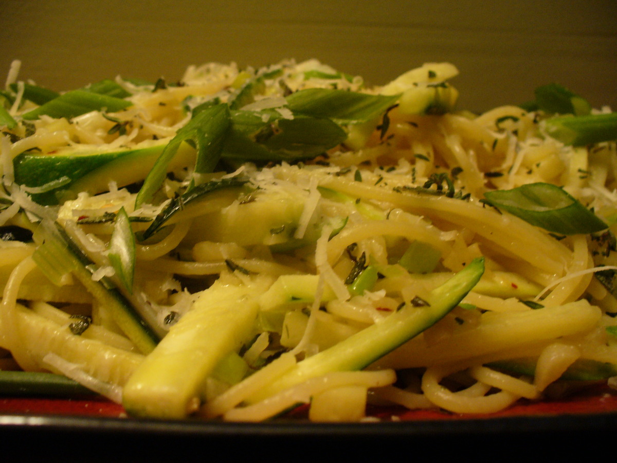 Garlic Lover's Fettuccine With Olive Oil, Garlic and Zucchini image