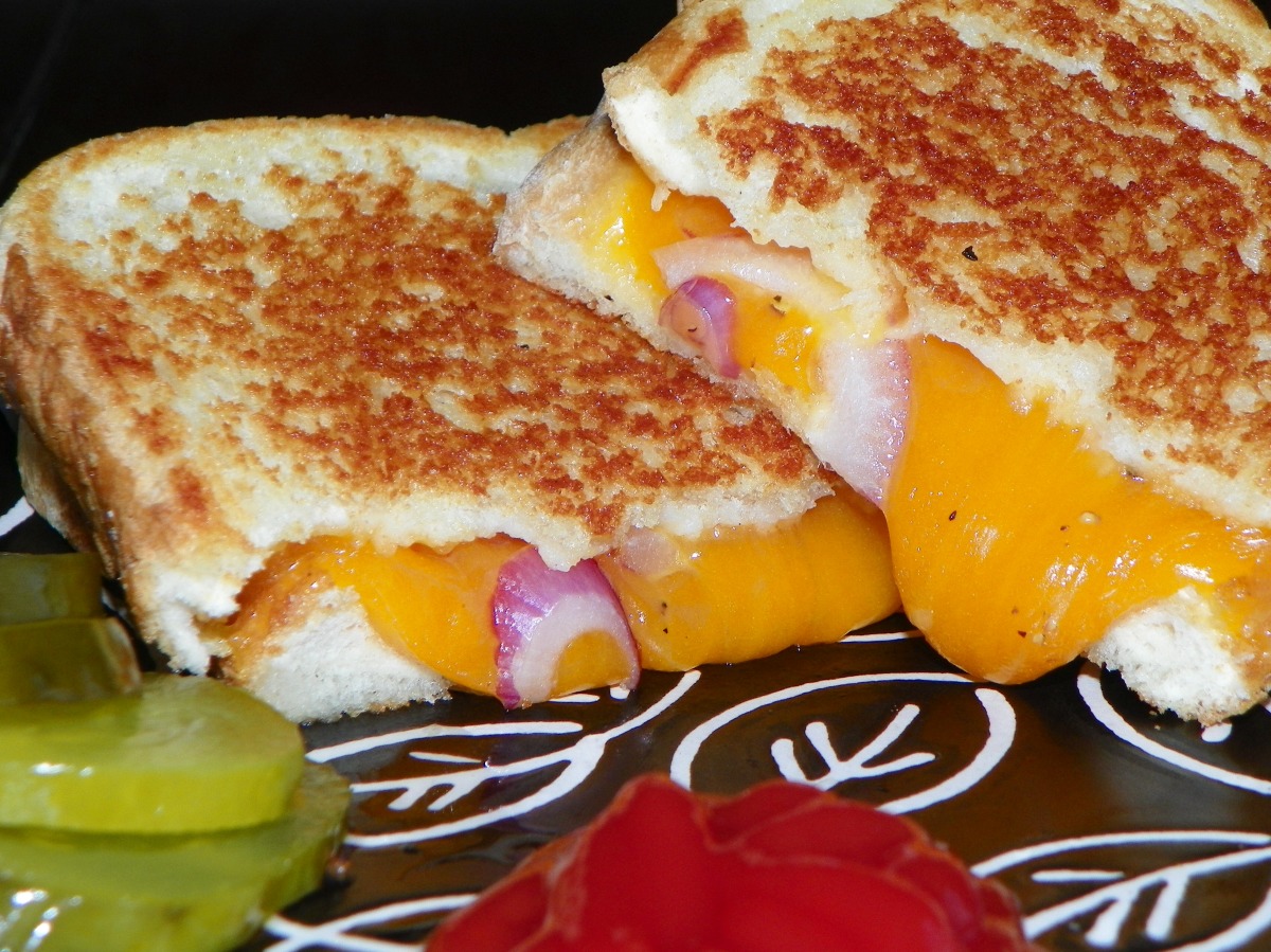 Kristen's Grilled Cheese and Red Onion Sandwich_image