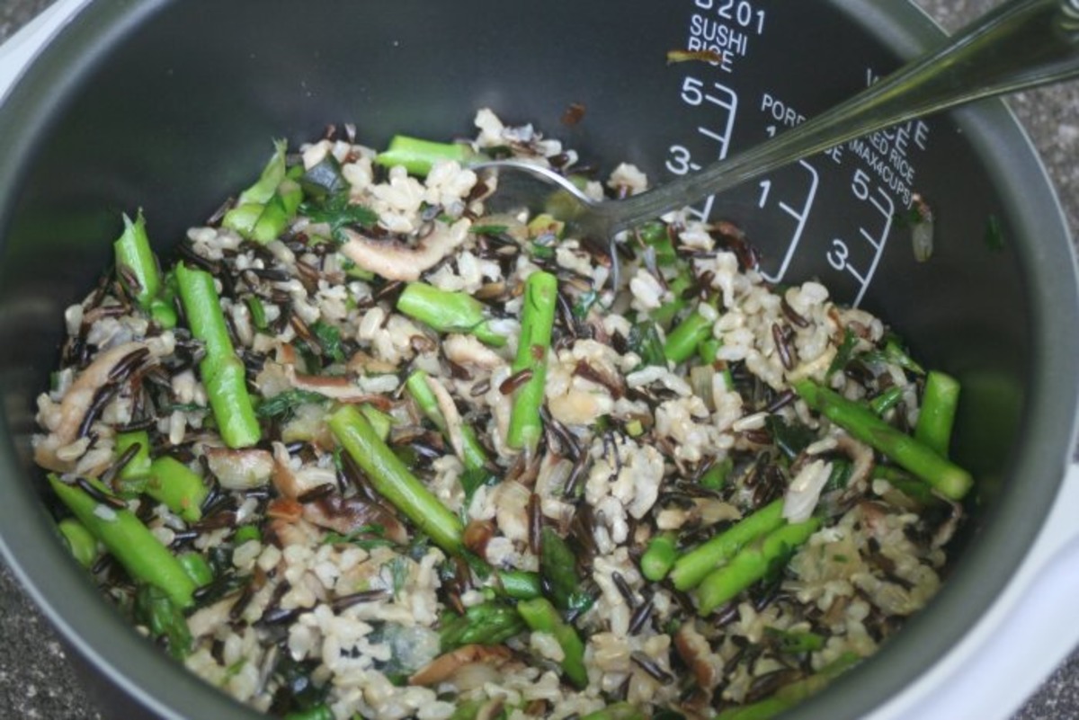 Stir-Fried Wild Rice With Asparagus and Mushrooms