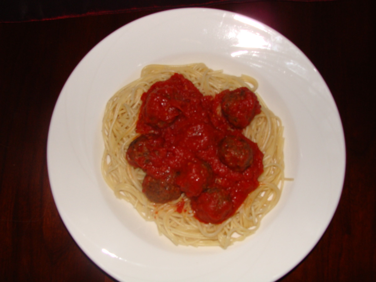 Herb and Onion Meatballs in Tomato Sauce_image