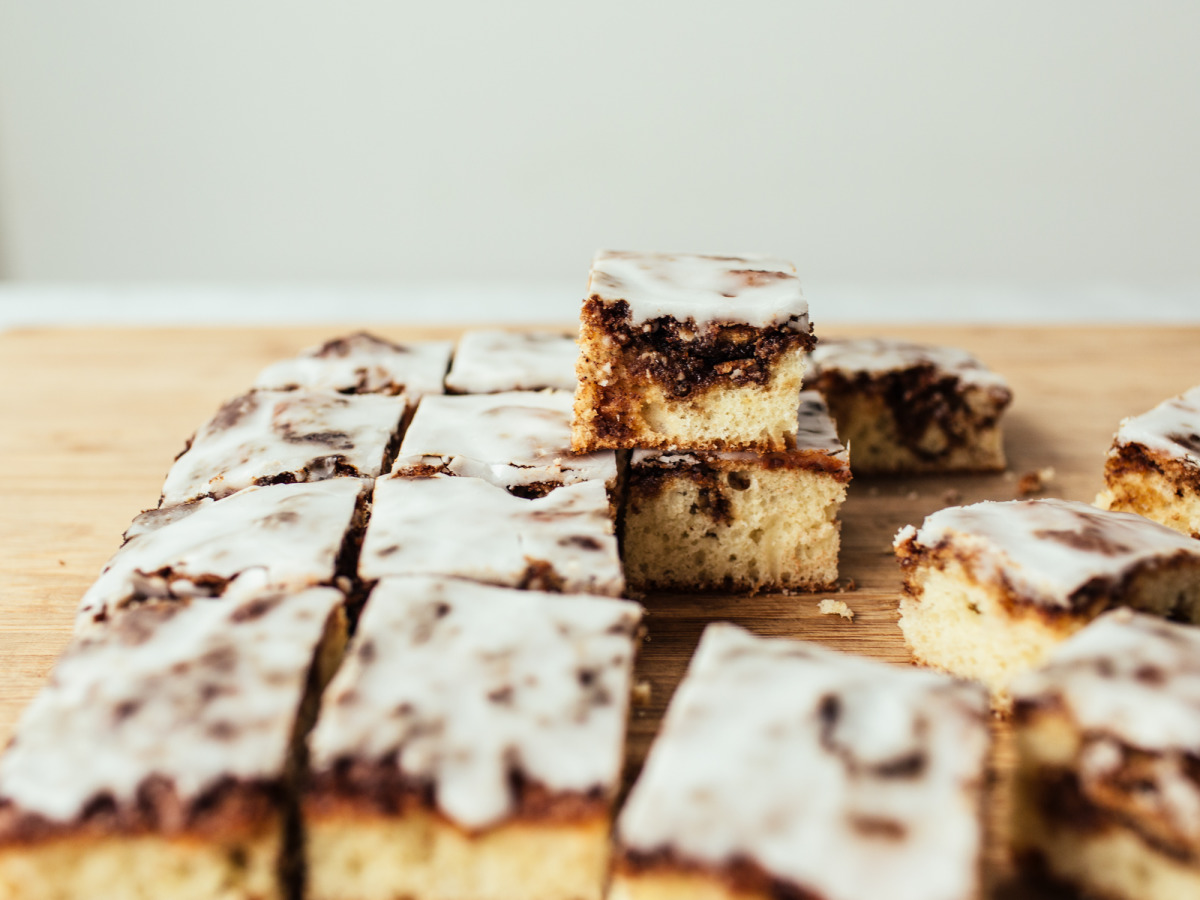 Quick Cinnamon Roll Cake