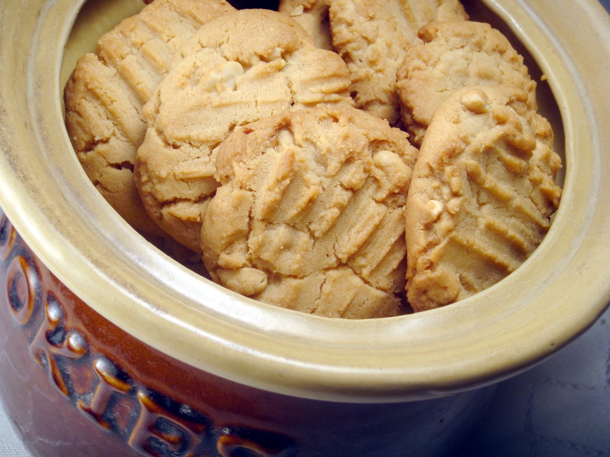 Peanut Butter Cookies for a Crowd image