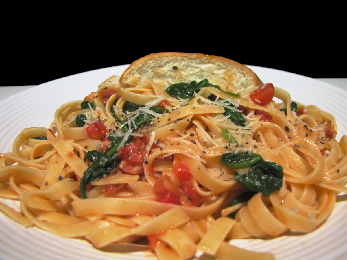 Penne Pasta With Spinach and Bacon image