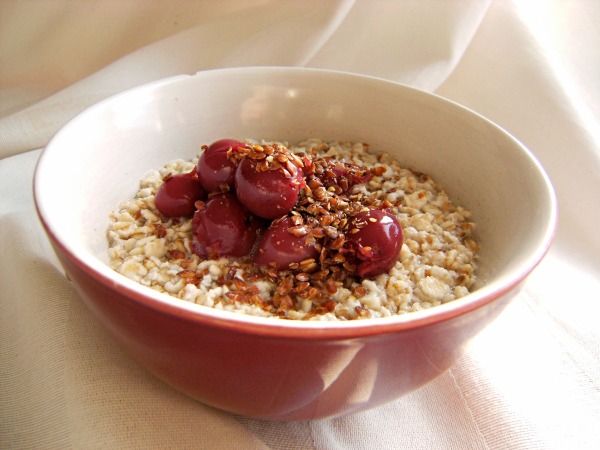 Cherry Vanilla Oatmeal (Ellie Krieger) Recipe