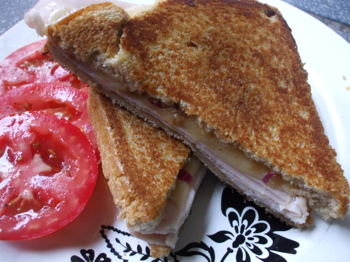 Grilled Ham and Cheddar Sandwich_image