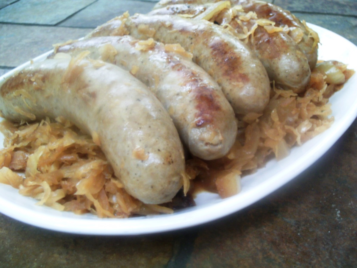 Bratwurst and Sauerkraut Skillet_image