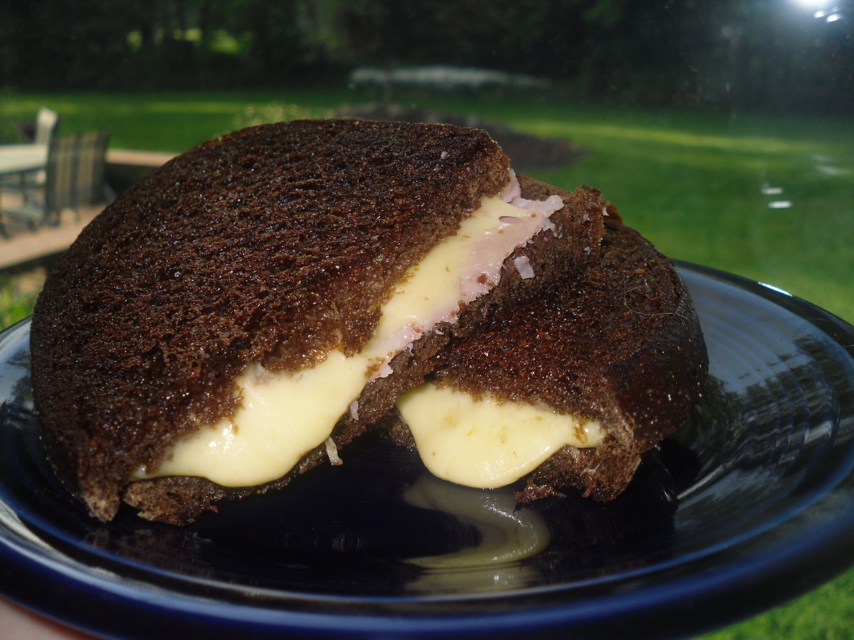 Grilled Gouda Cheese Sandwiches With Smoked Ham and Pumpernickel Recipe