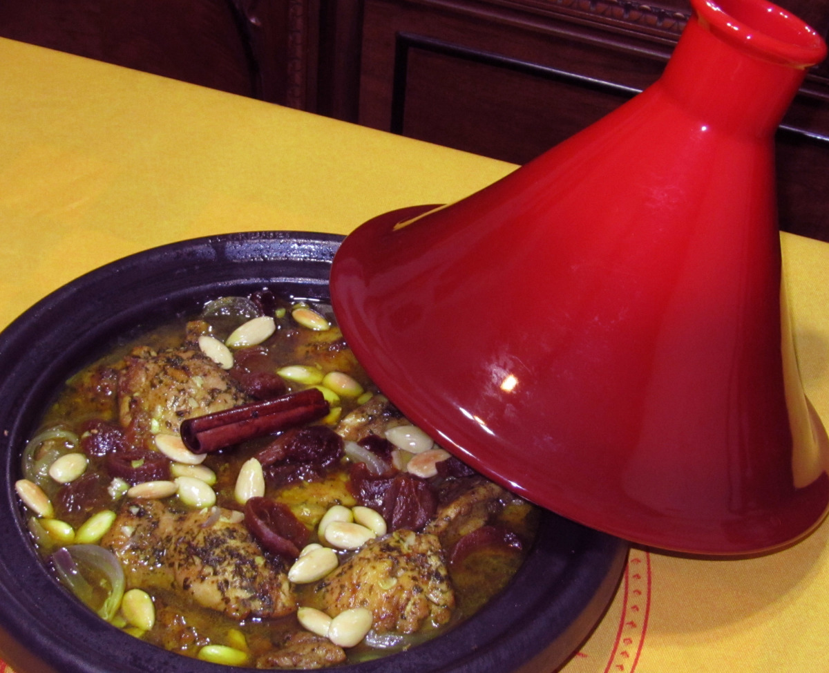 Chicken Tagine With Apricots and Almonds_image