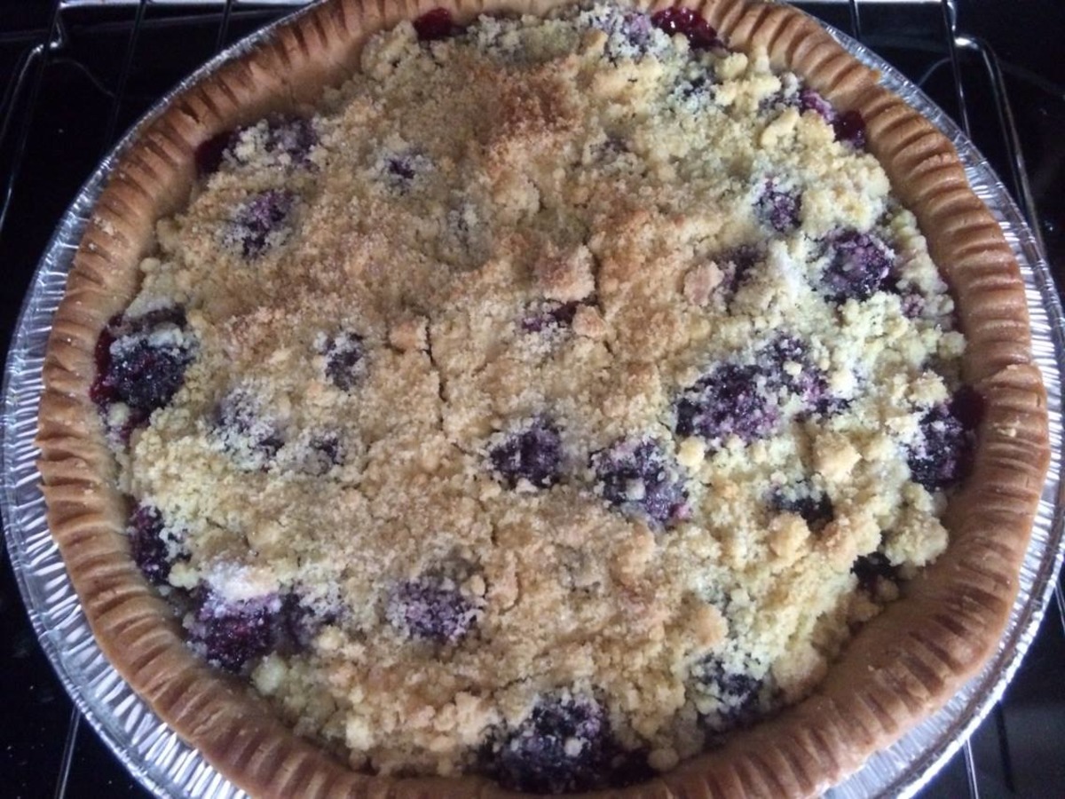 Gluten-Free Blackberry Crumble Pie image
