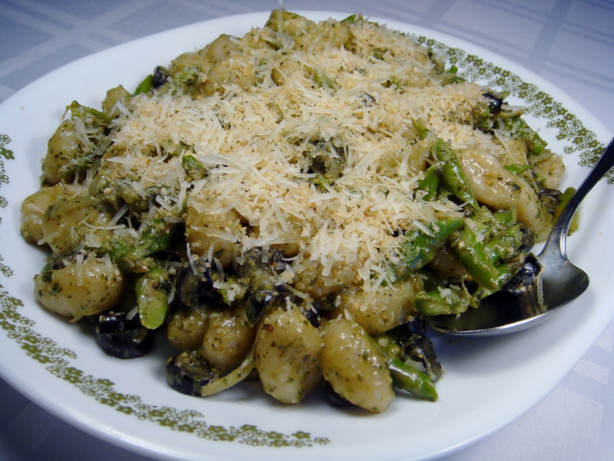 Gnocchi With Asparagus & Olives in a Creamy Pesto Sauce