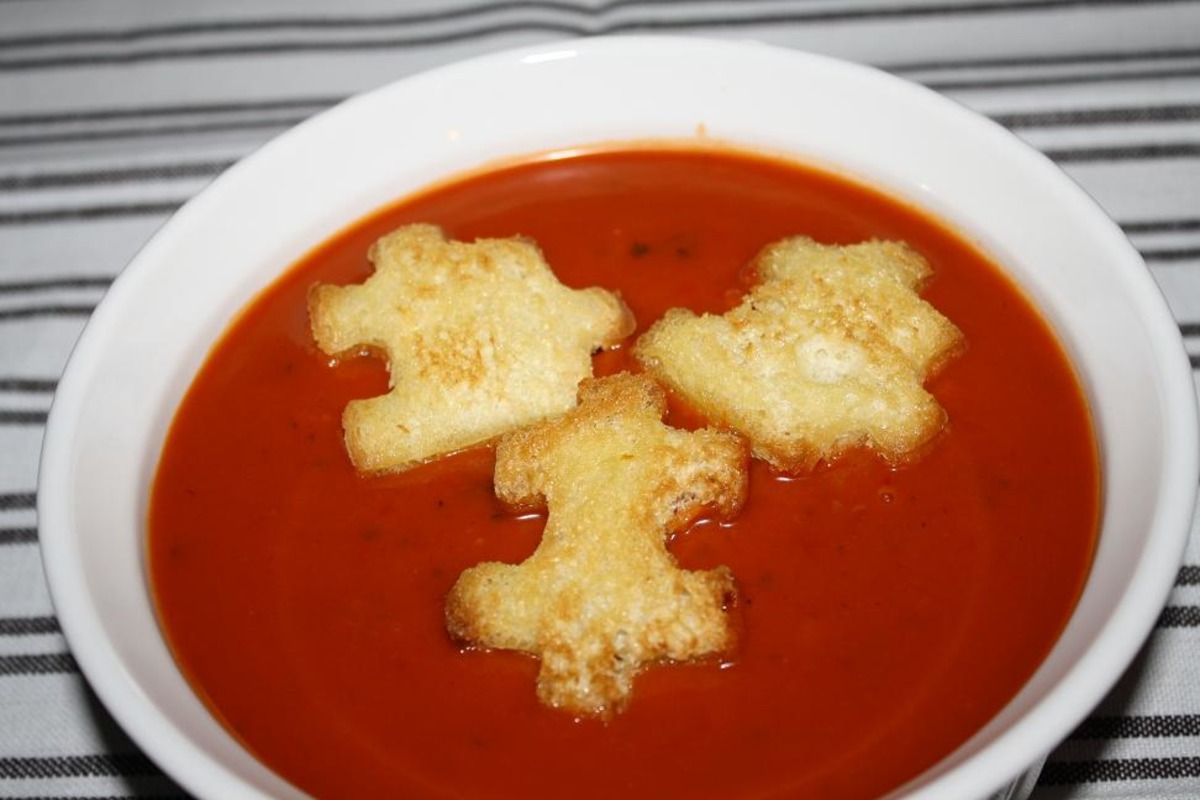 Tomato Fennel Soup With Garlic Croutons image