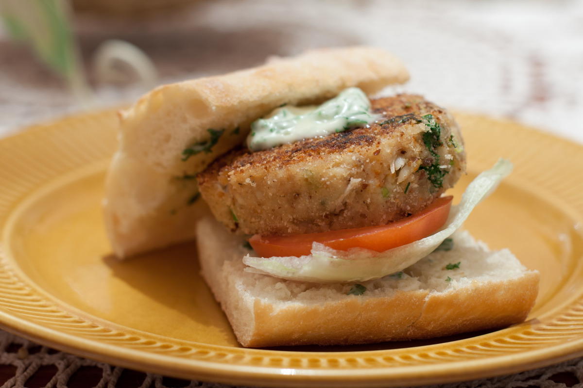 Crab Burger With Herb Mayo Recipe Australian Food Com Restoran burgers&crabs sochetaet v sebe evropeyskuyu, amerikanskuyu, italyanskuyu i sredizemnomorskuyu kuhni. crab burger with herb mayo