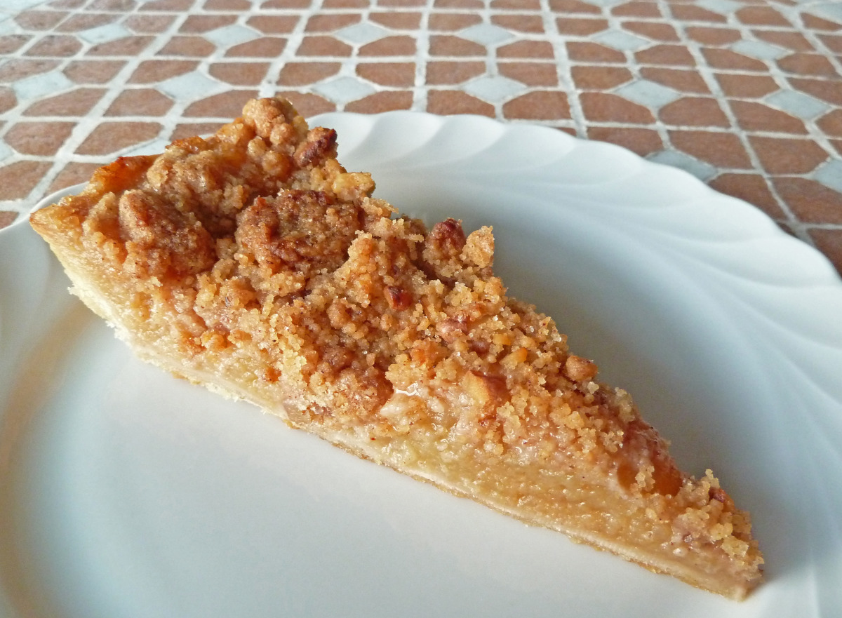 Whiskey-Apple Crumble Pie