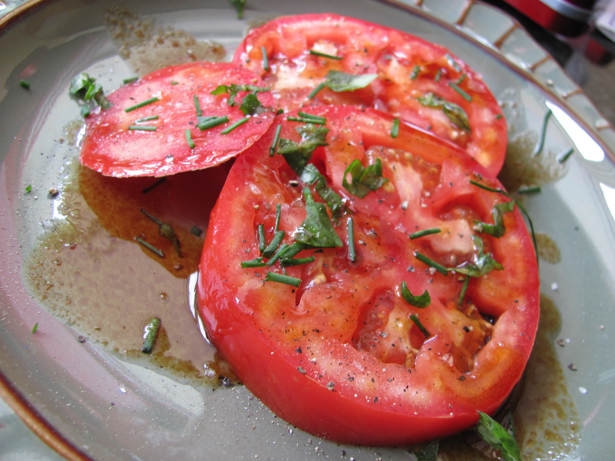 Heirloom Tomatoes With Pomegranate Molasses Drizzle Recipe